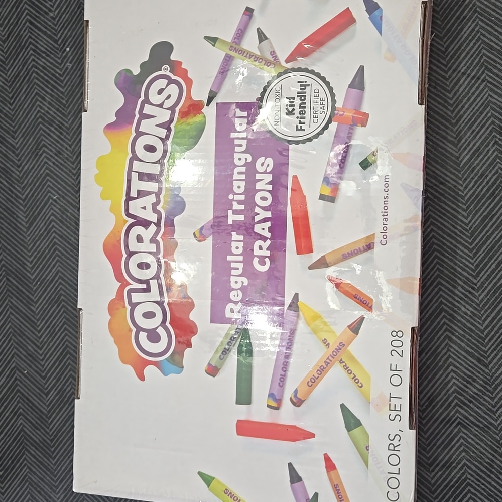 Triangular Crayons Set - 16 Colors 208 Crayons, New In Box - Picture 2 of 3